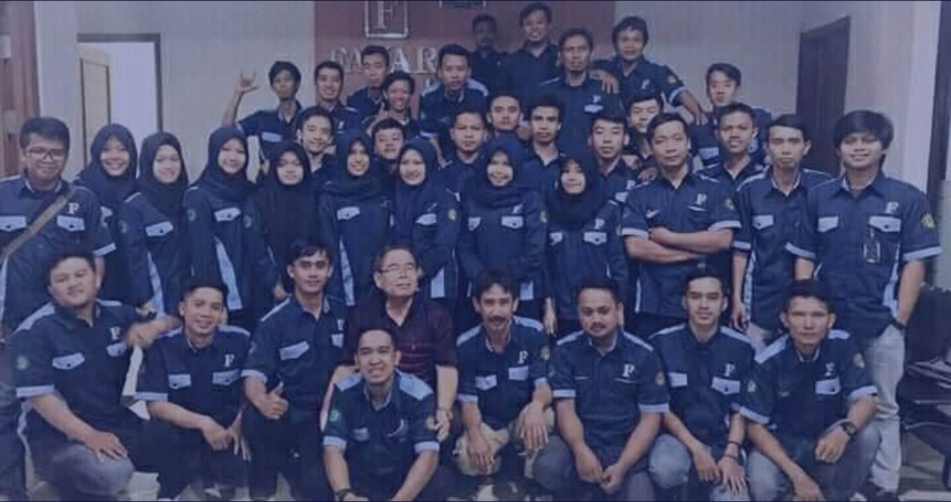 Foto bersama karyawan PT Fajar Sejahtera Bersama